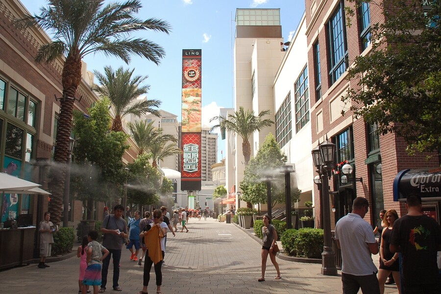 The LINQ Promenade