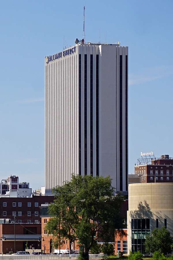 Alliant Tower by Ryan Hildebrand
