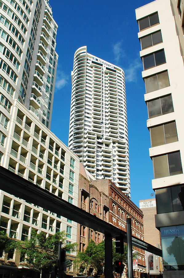 Meriton Tower by John Bek