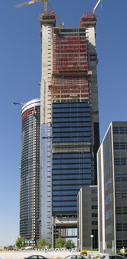 Torre Caja Madrid by Cesar Serrano