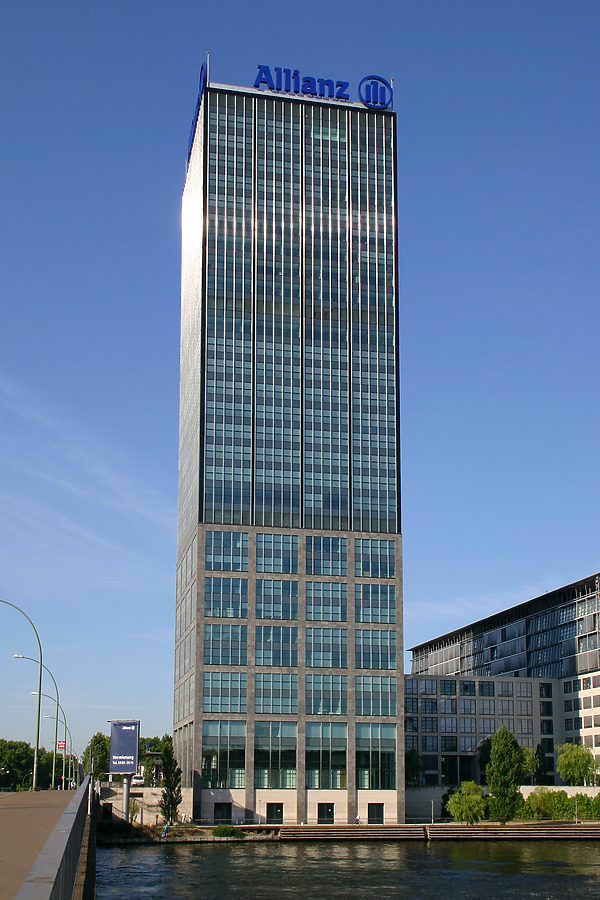 Hochhaus Treptower by Michiel van Dijk