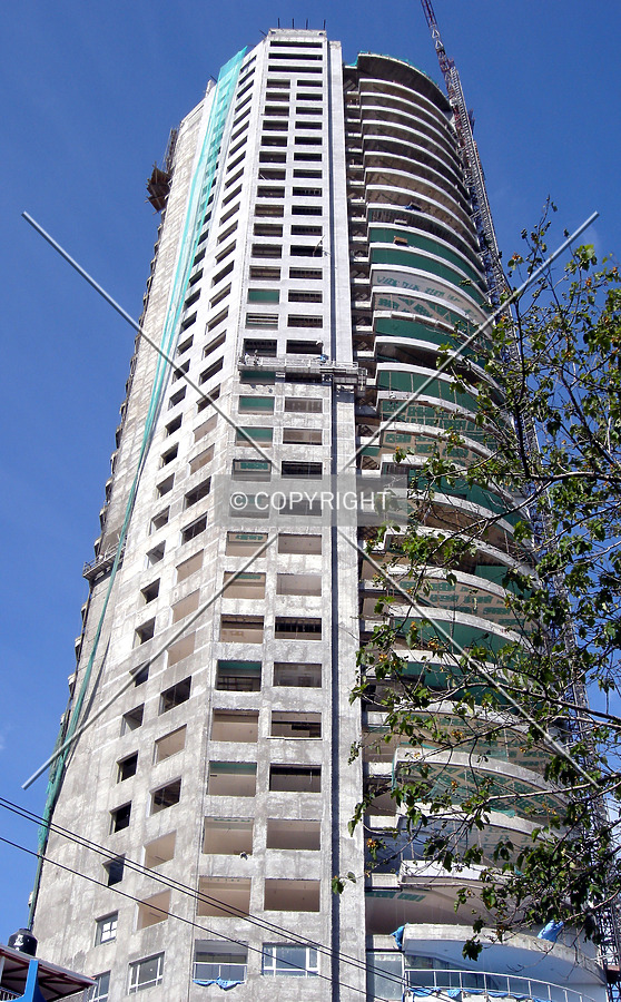 Torre Caney by Jorge Molina