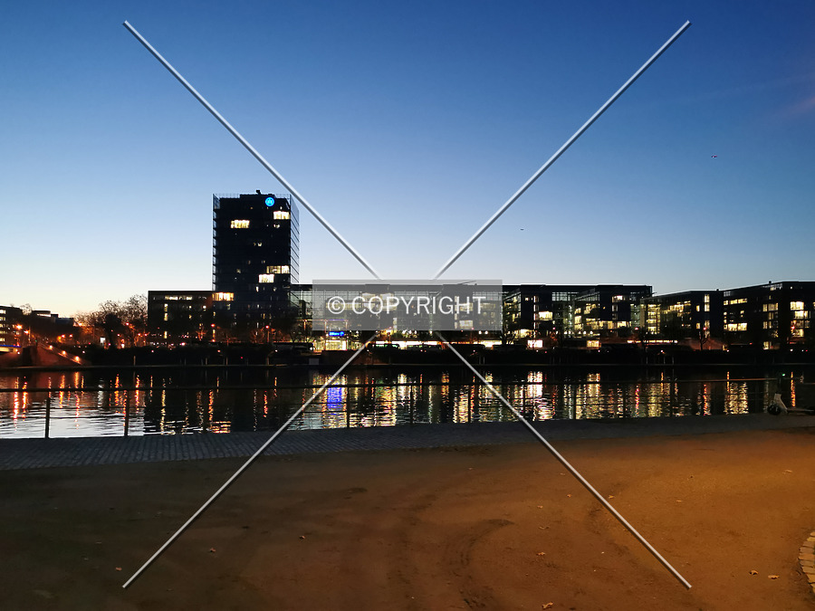 Allianz-Kai by Nephilim