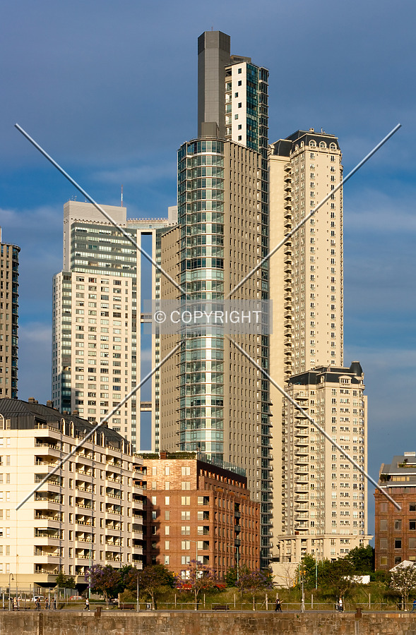 Mulieris torre Sur by Maximiliano Buono