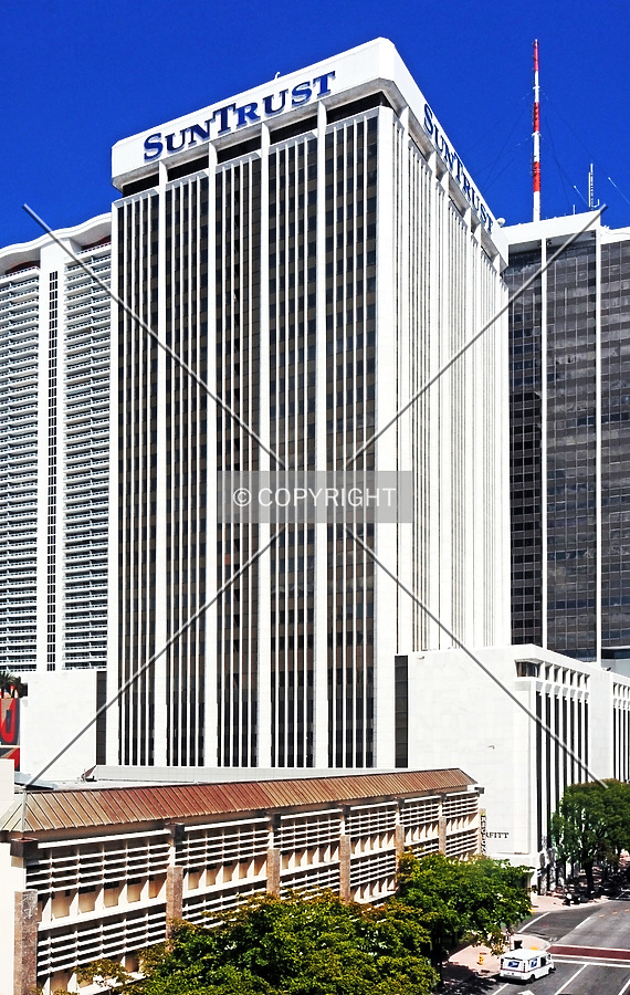 SunTrust International Center by Jorge Molina