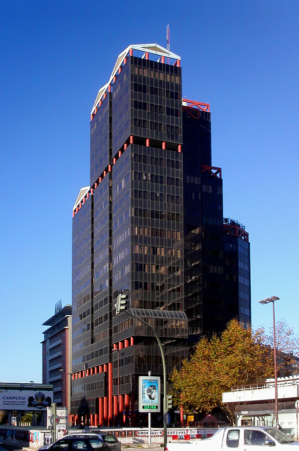 Edificio Satélite by Cesar Serrano