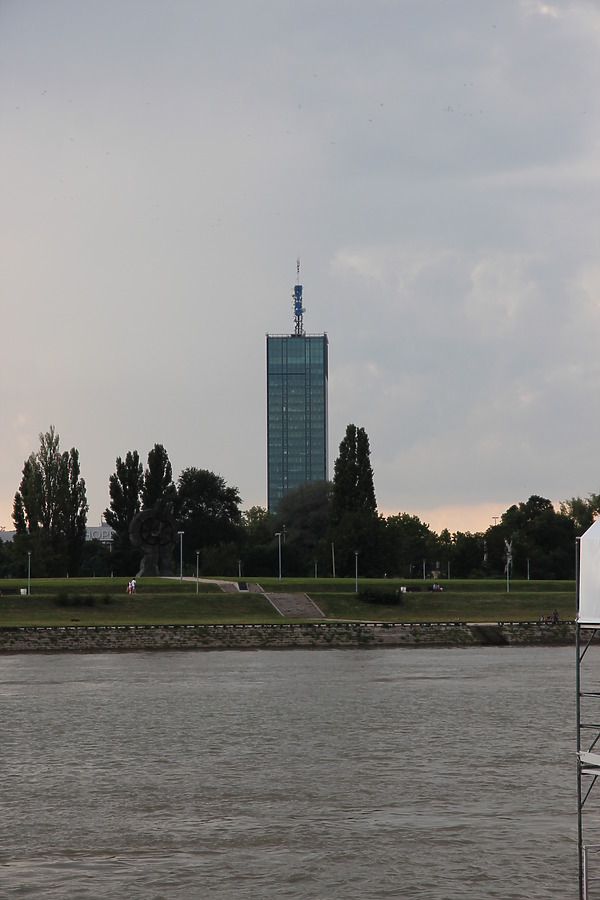 Ušće Tower by Kjetil Balog