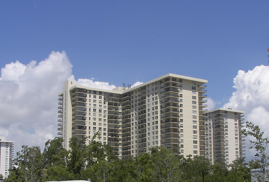 Winston Towers 300 by Rodney Gunn