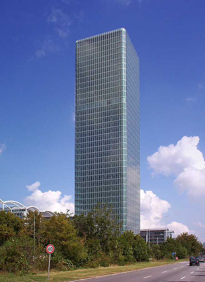 Hochhaus Uptown München by Pavel Toczynski