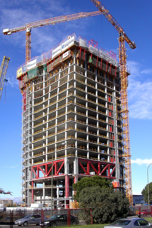 Torre Espacio by Cesar Serrano