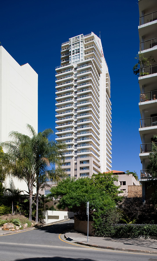 Quay West Apartments by Pavel Toczynski