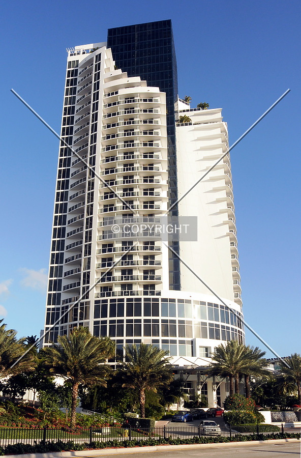 Trump International Sonesta Beach Resort by Jorge Molina