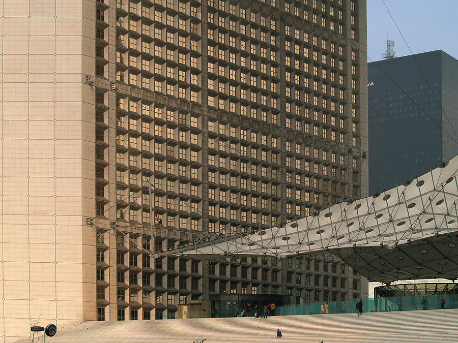 La Grande Arche by Cesar Serrano