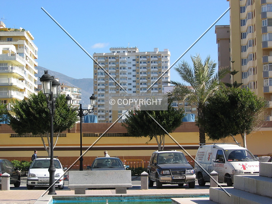 Edificio Ronda III by Victor Carcedo