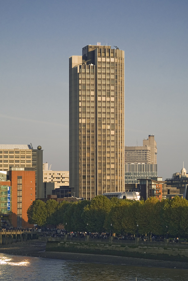 South Bank Tower by Cesar Serrano