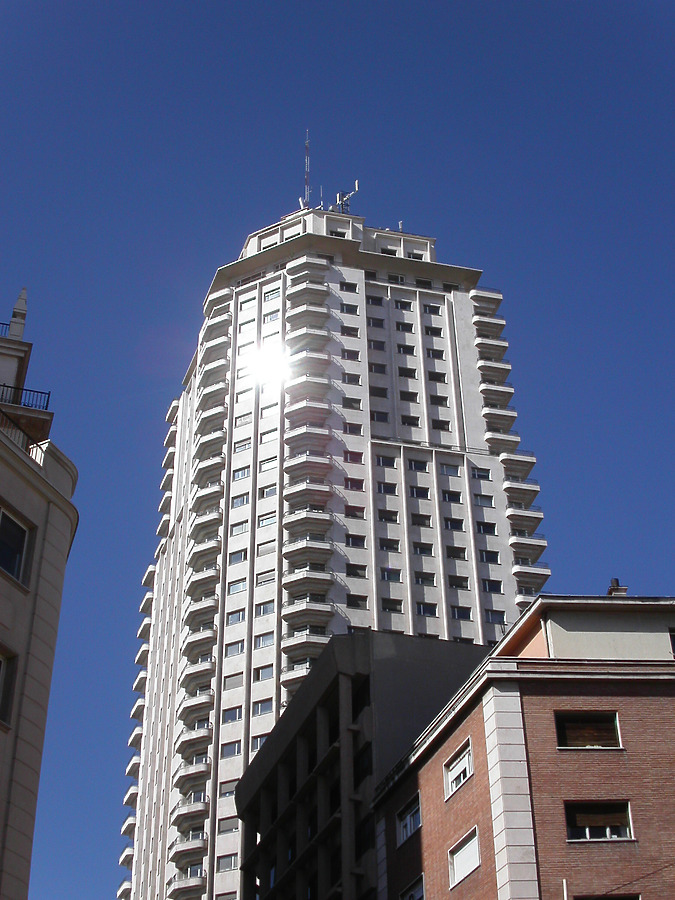 Torre de Madrid by Cesar Serrano