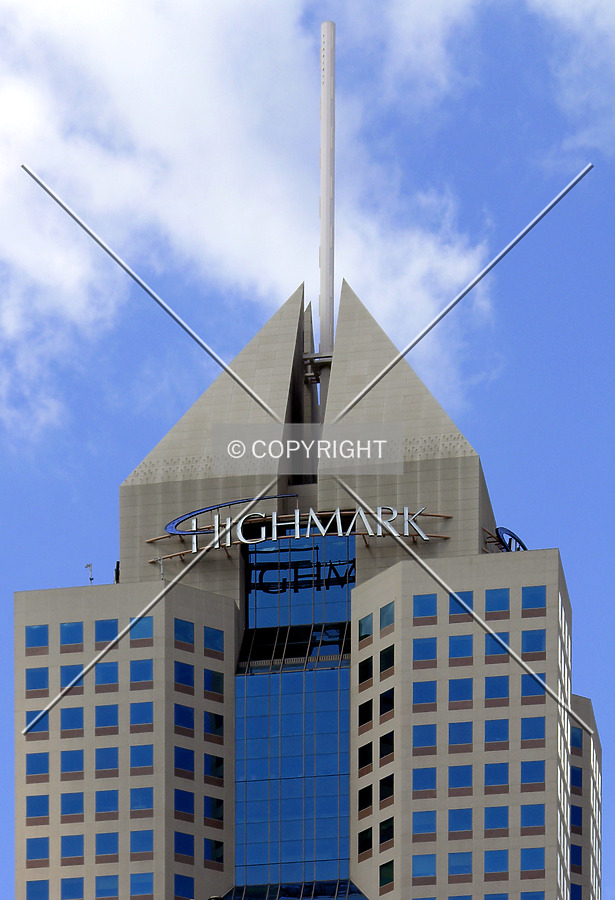 Fifth Avenue Place by Chris Patriarca