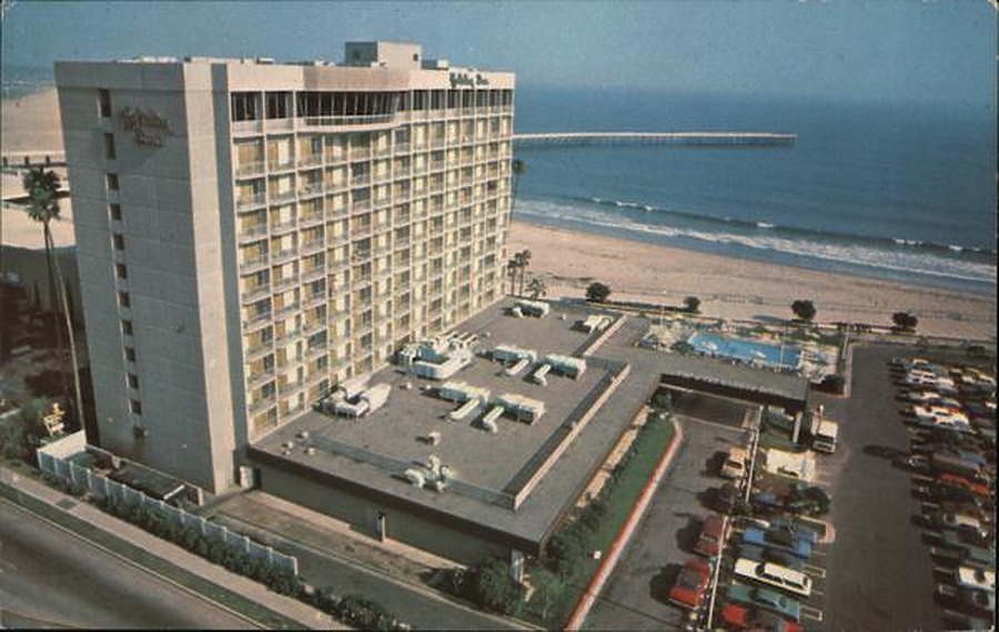 Crowne Plaza Ventura Beach by Curt Teich & Co.