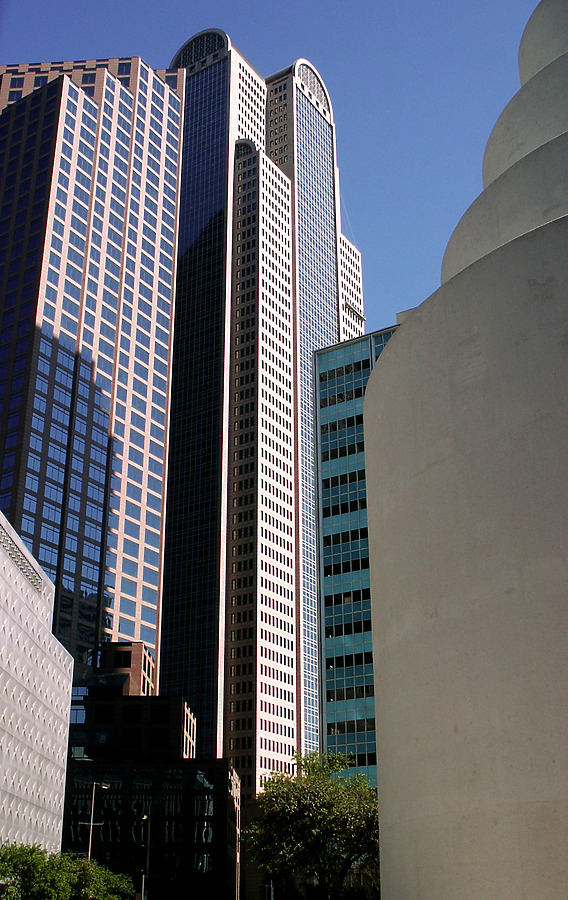 Comerica Bank Tower by Daniel Kieckhefer