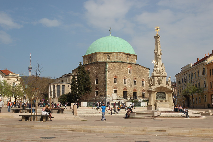 Pécs-Belvárosi templom by Kjetil Balog