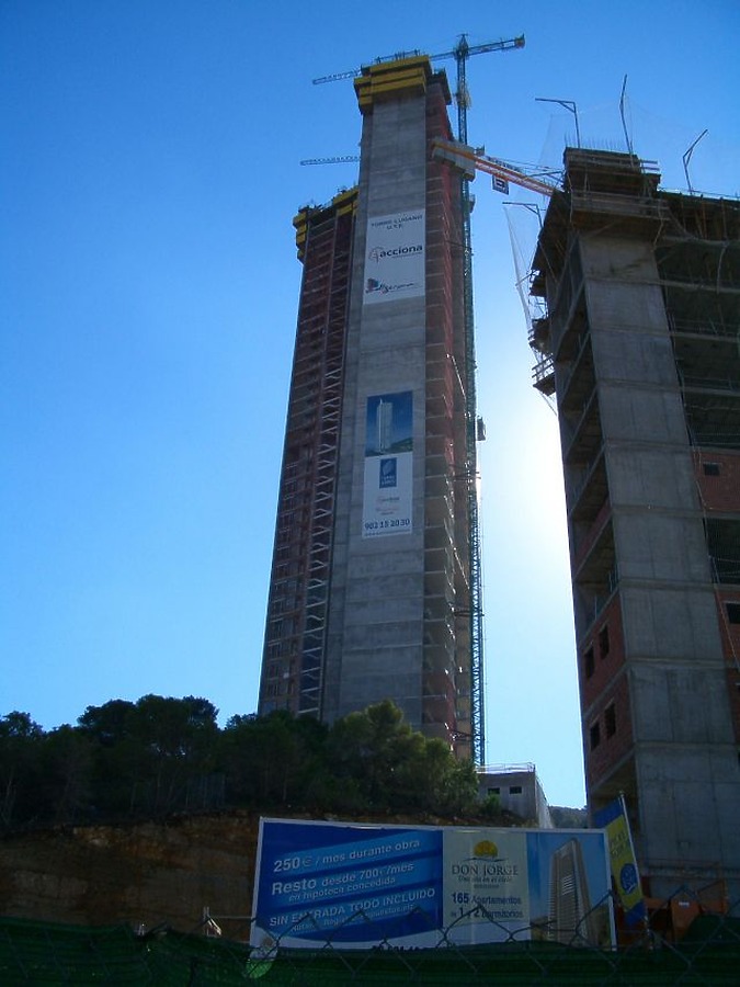 Torre Lugano by Mikel Allende