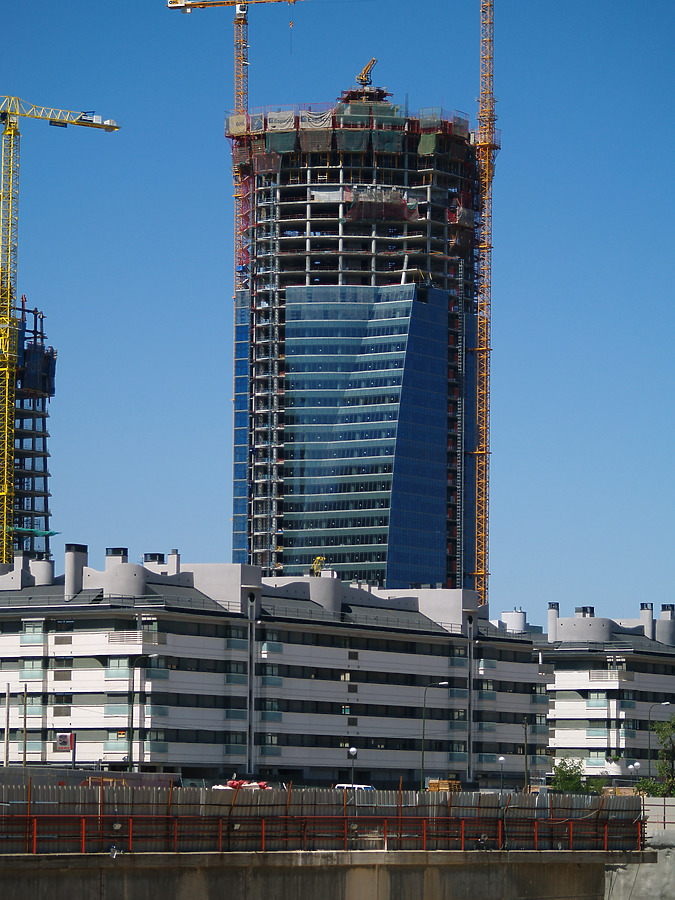 Torre Espacio by Cesar Serrano