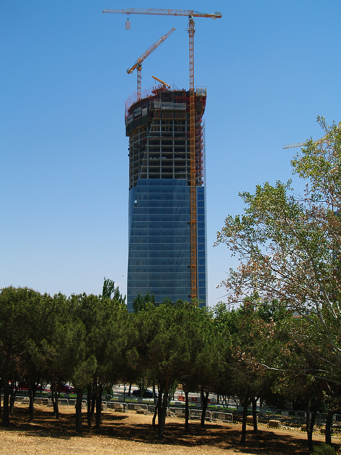 Torre Espacio by Cesar Serrano