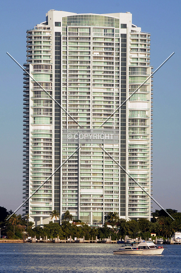 Santa Maria by Jorge Molina