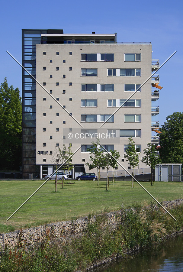 Courtine by René Hogendijk