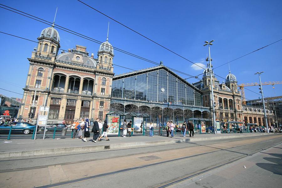 Budapest-Nyugati pályaudvar by Kjetil Balog