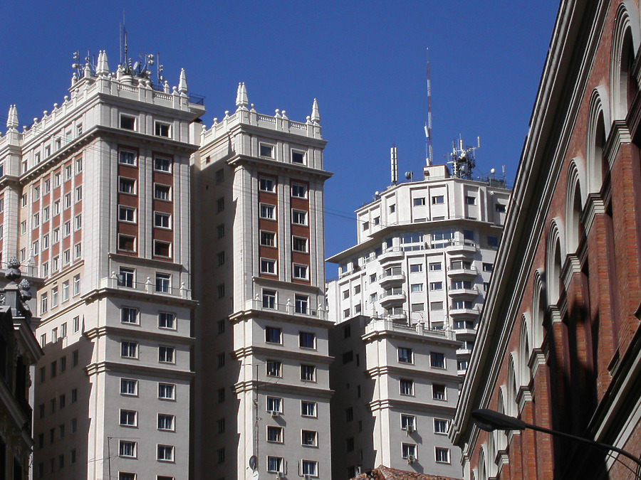 Edificio España by Cesar Serrano
