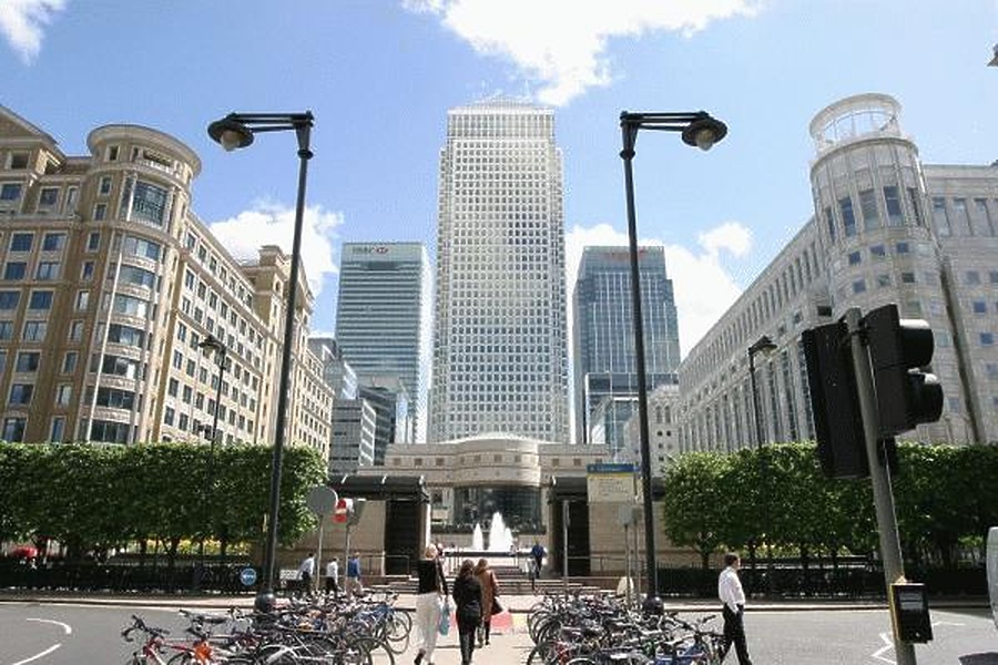 8 Canada Square by Jonathan Smith