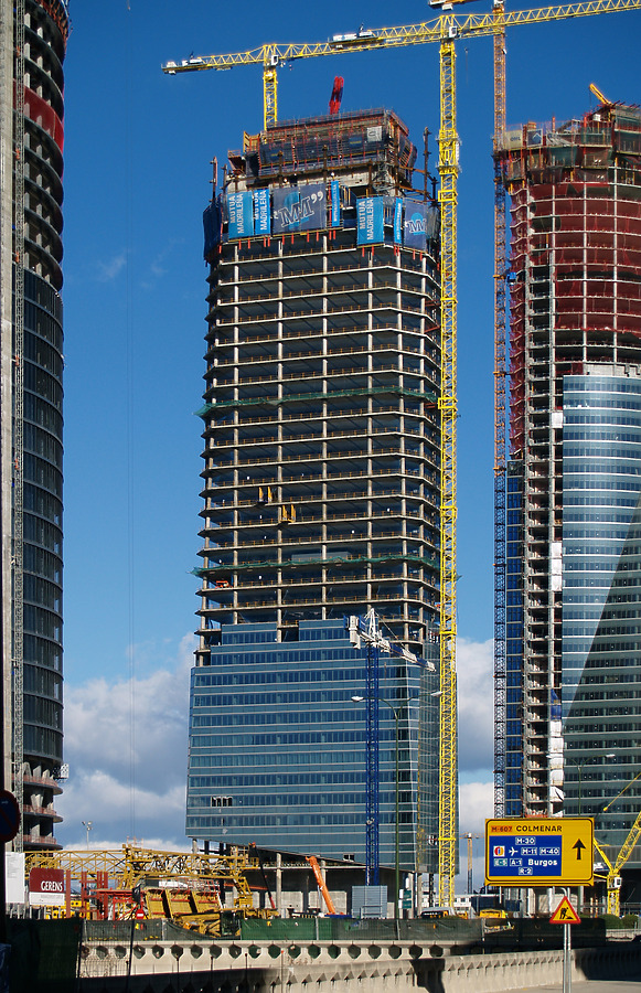 Torre de Cristal by Cesar Serrano