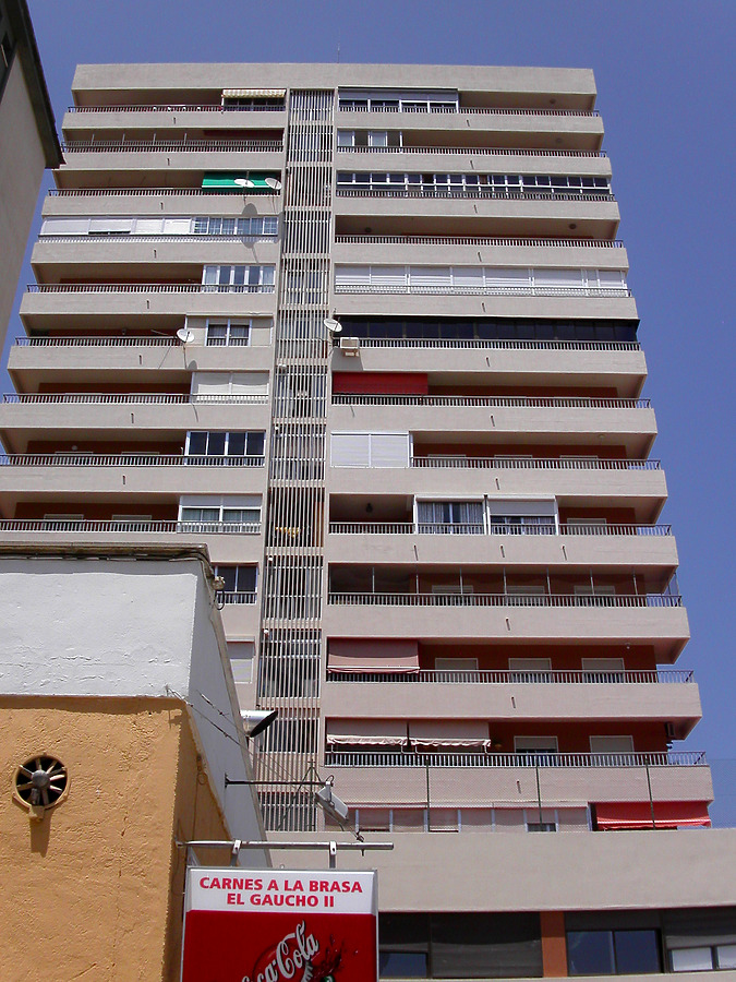Edificio Copirsa 4 by Cesar Serrano