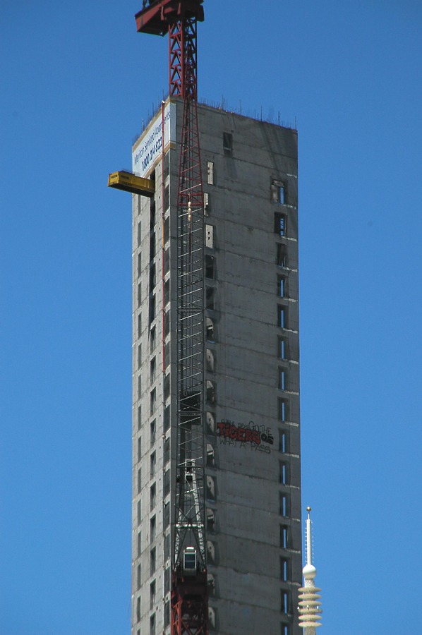 Meriton Tower by John Bek