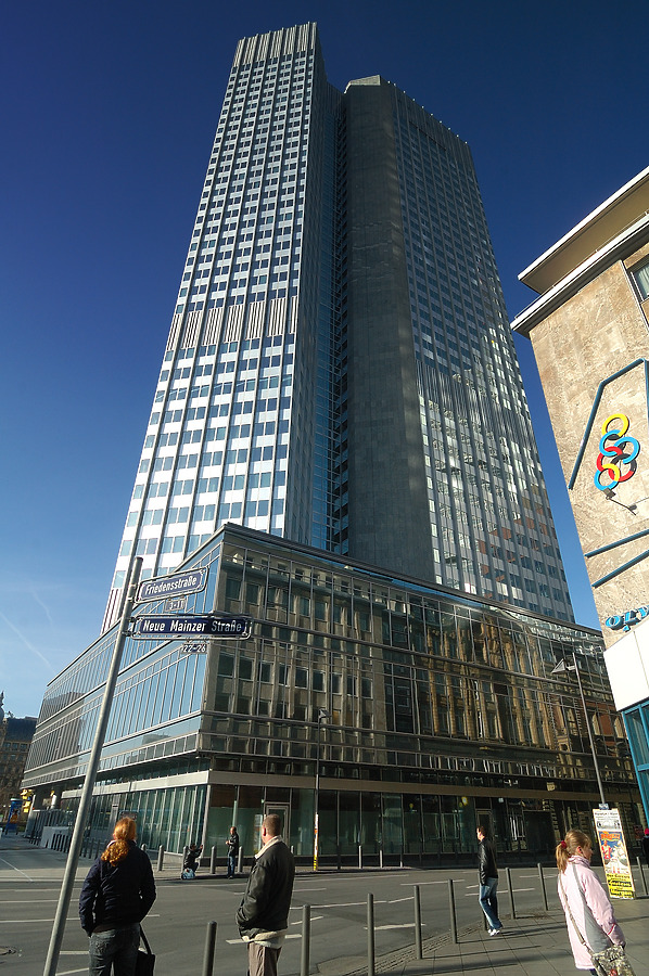 Bankgebäude BfG by David Guija