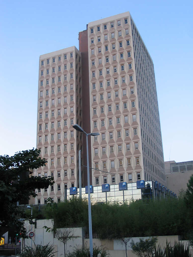 Tour Polygone by Sylvain Léotard