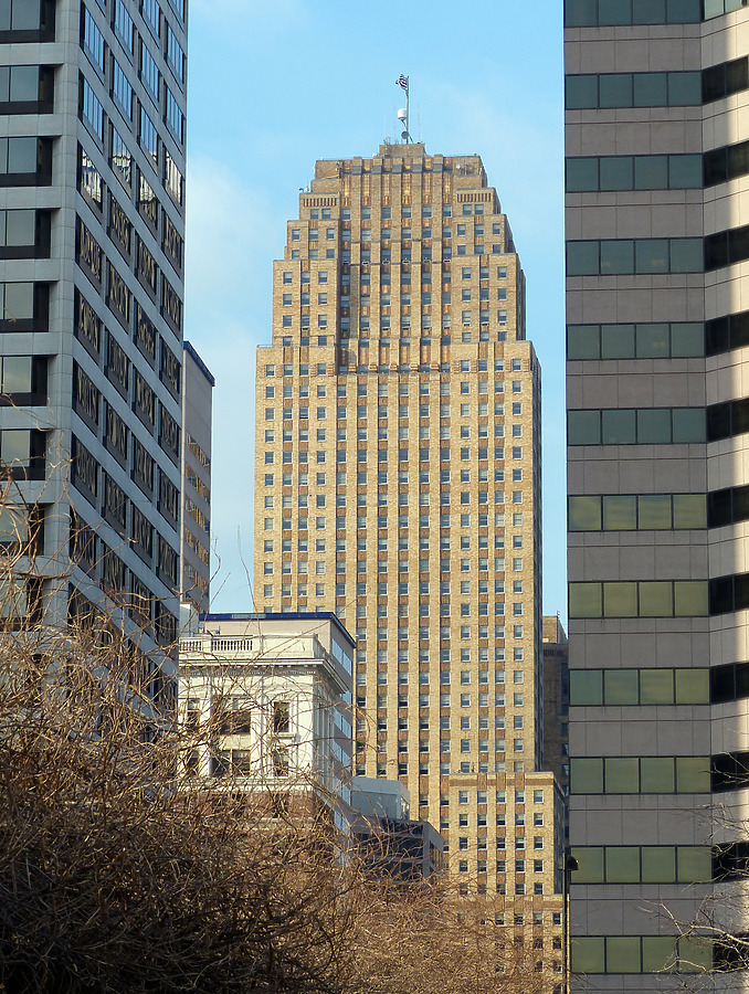 Carew Tower by Nate Lindsey