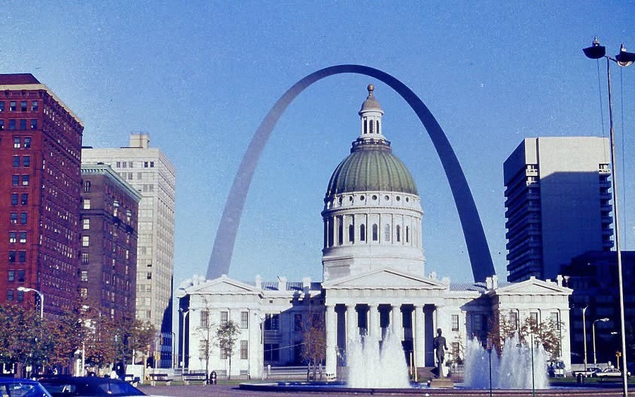 Old Courthouse by Unknown