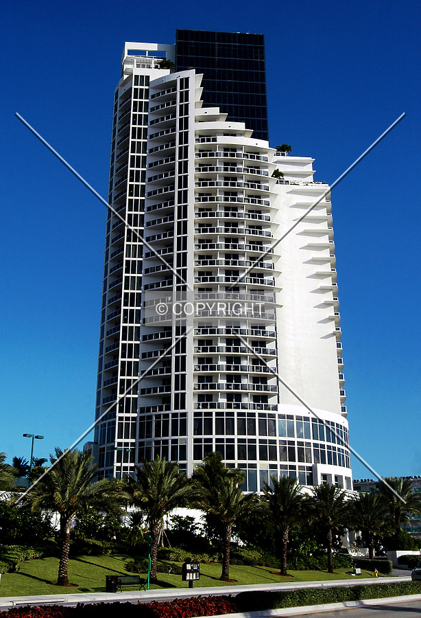 Trump International Sonesta Beach Resort by Jorge Molina