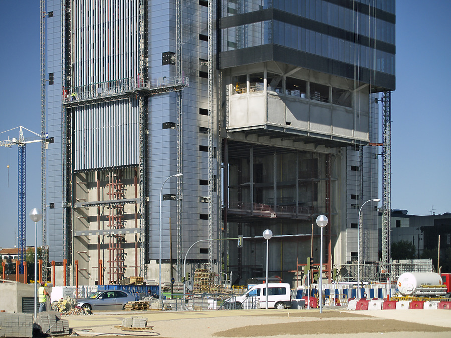 Torre Caja Madrid by Cesar Serrano