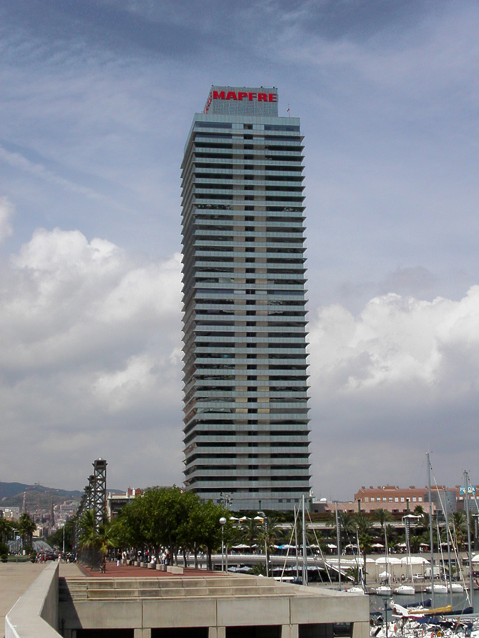 Torre Mapfre by Cesar Serrano