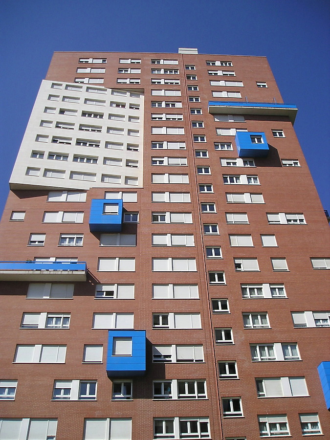 Torre V by Mikel Allende