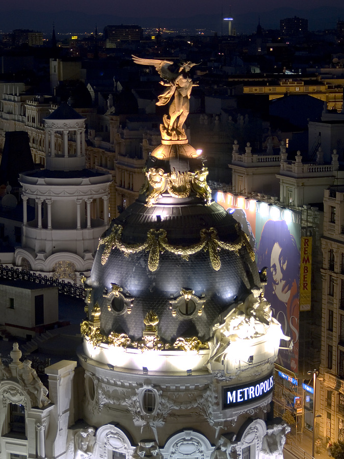 Edificio Metropolis by Cesar Serrano