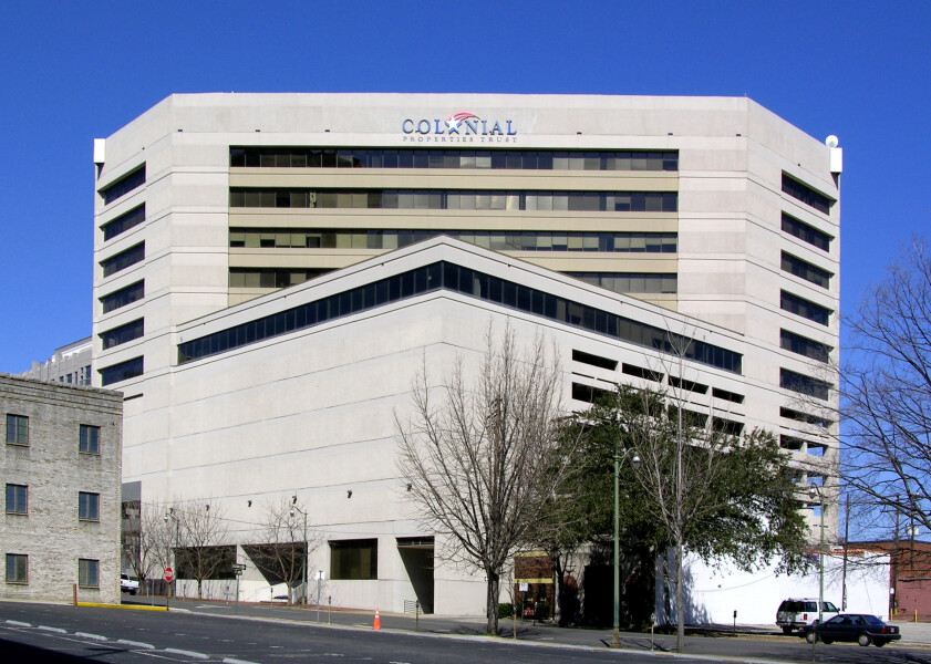 Colonial Plaza
