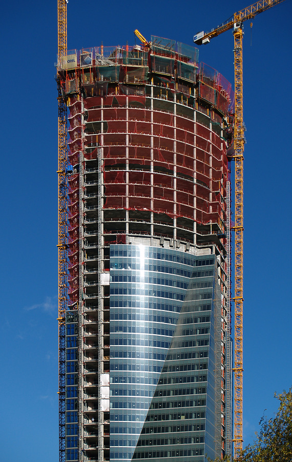 Torre Espacio by Cesar Serrano