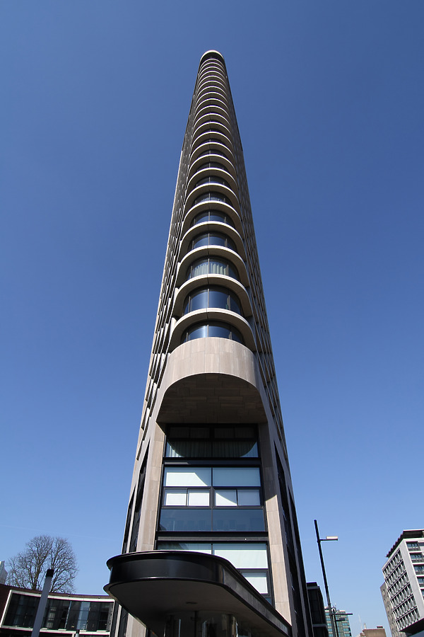 Vesteda Toren by Michiel van Dijk