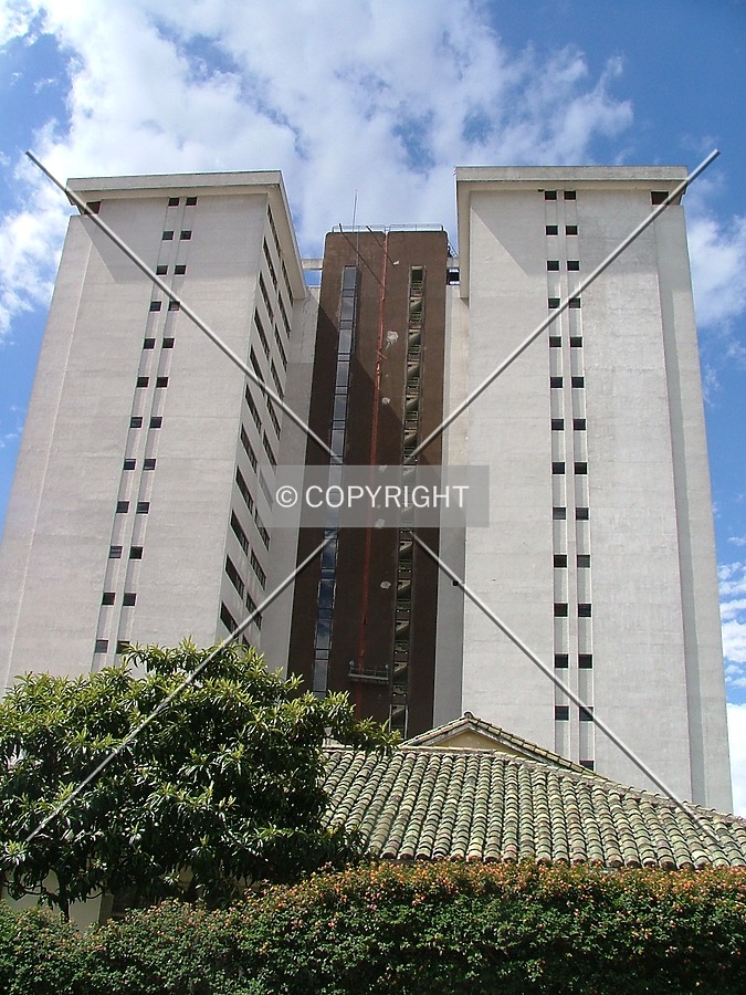 Torre Metropolitanas by Rodrigo Salas