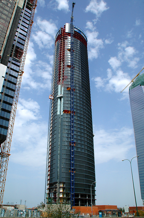 Torre Sacyr Vallehermoso by John Bek