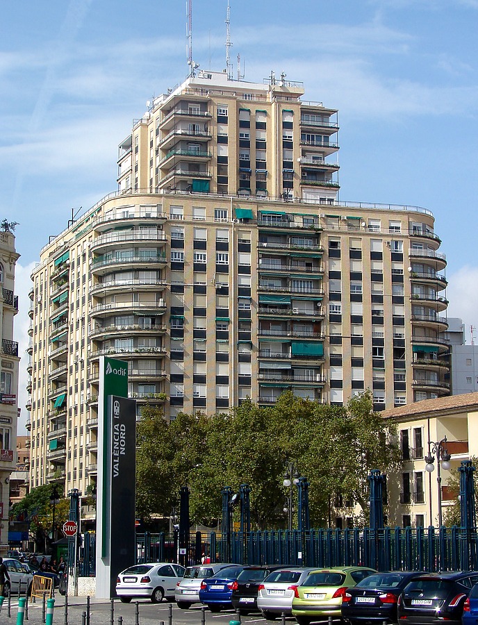Edificio Garcerán by Robin Spetz